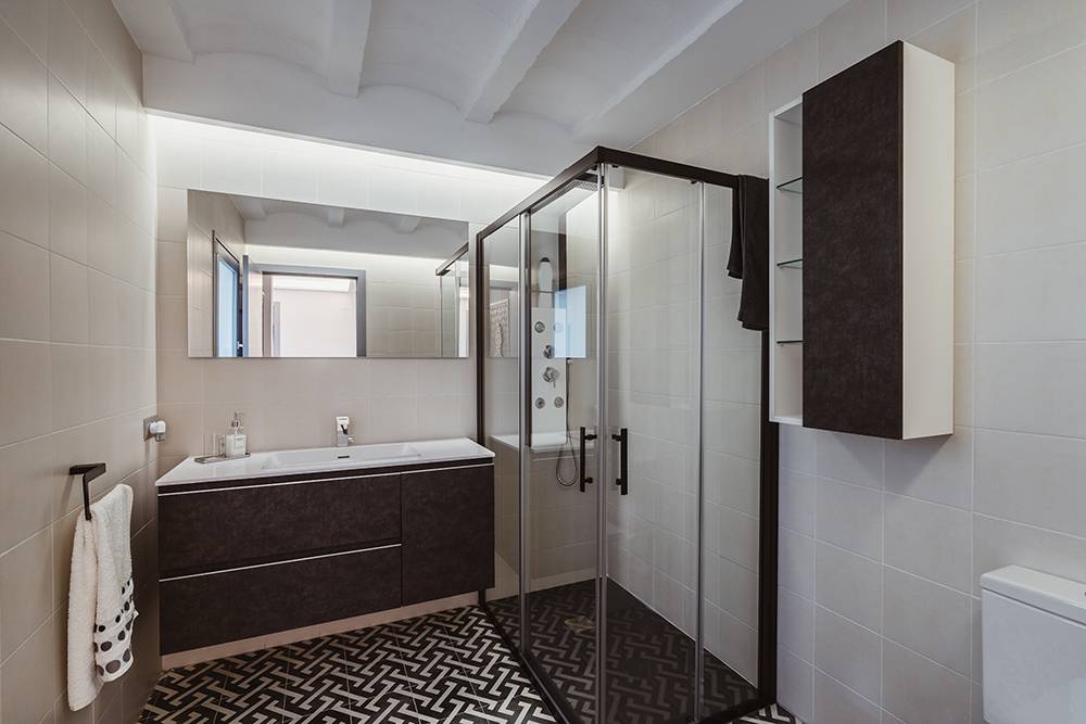 Một căn phòng tắm với phong cách hoàn toàn khác biệt, nhẹ nhàng và đơn giản hơn